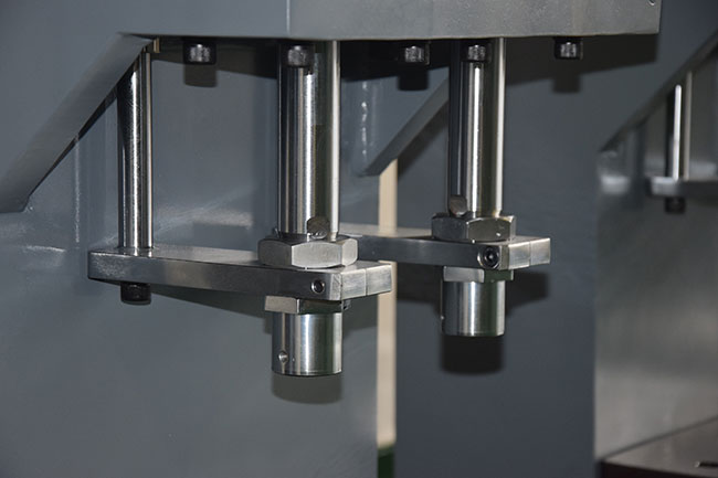 半弓型雙缸氣液增壓機產品細節(jié)圖2